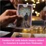 Spin Master Games Juego Cartas Wednesday Miércoles Tarjetas Aluminio Premium 3 a 10 Jugadores